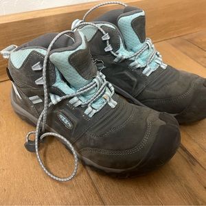 Keen Hiking Boots size 4